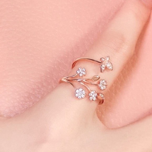 Jewelry - 🆑 🎁 Rose Gold Butterfly & Flowers Ring